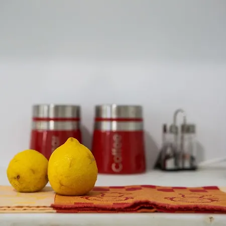 Manolia *